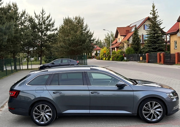 Skoda Superb cena 79900 przebieg: 164000, rok produkcji 2017 z Płock małe 742